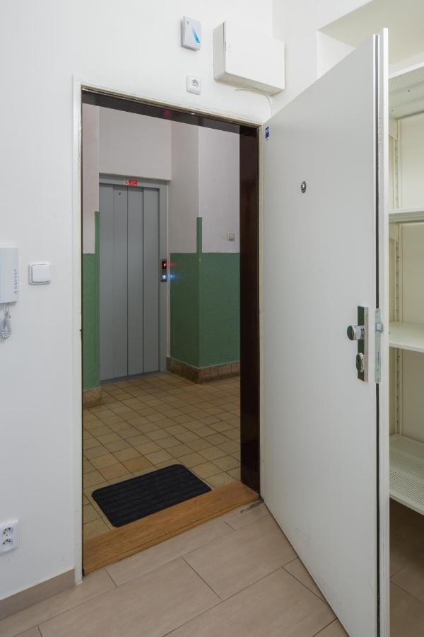 Homey Flat In Vinohrady By Days Apartmán